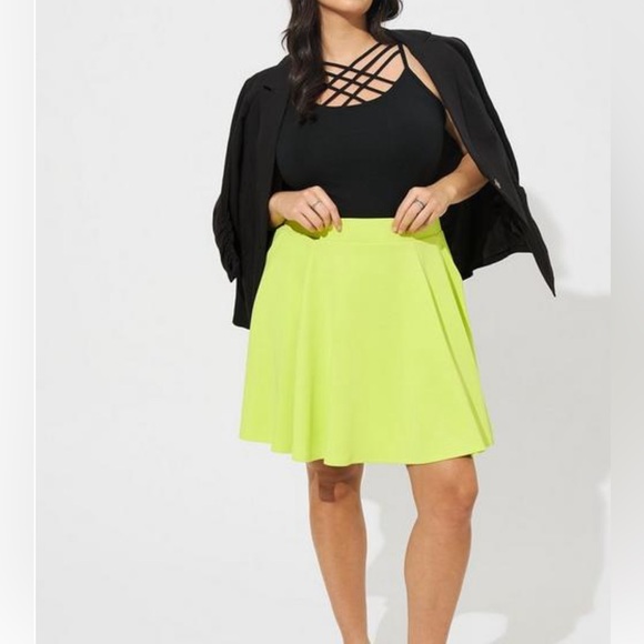 Torrid Scuba Skirt With Pockets - Picture 4 of 4